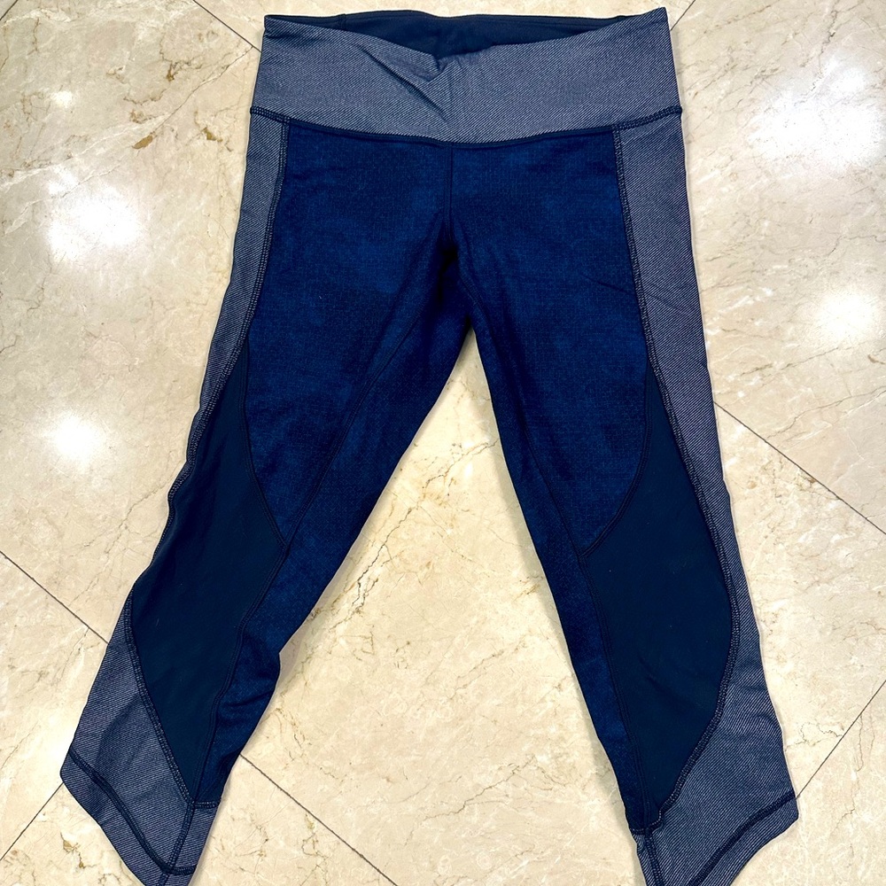 Cropped Lulu leggings. Blue and black with capri length.